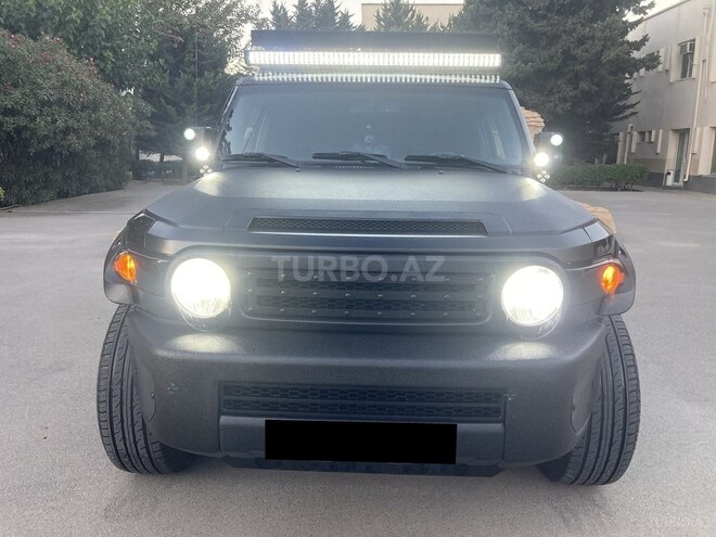 Toyota FJ Cruiser 2009, 265,000 km - 4.0 л - Bakı