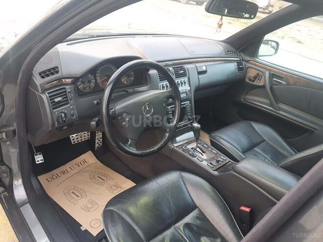 Mercedes E 320 2000, 300,000 km - 3.2 l - Bakı