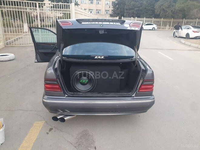 Mercedes E 320 2000, 300,000 km - 3.2 l - Bakı