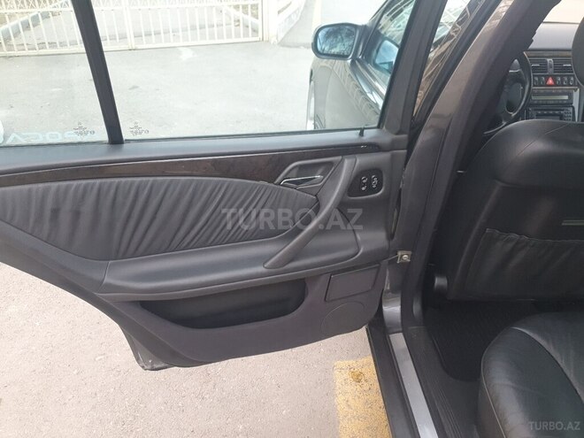 Mercedes E 320 2000, 300,000 km - 3.2 l - Bakı