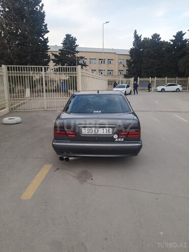 Mercedes E 320 2000, 300,000 km - 3.2 l - Bakı