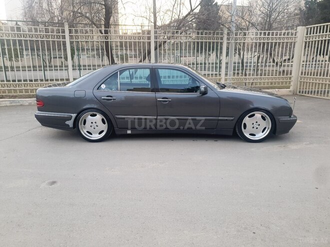Mercedes E 320 2000, 300,000 km - 3.2 l - Bakı