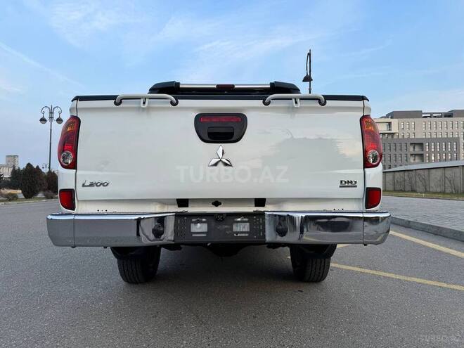 Mitsubishi L200 2013, 303,000 km - 2.5 l - Bakı