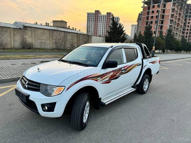 Mitsubishi L200 2013, 303,000 km - 2.5 l - Bakı