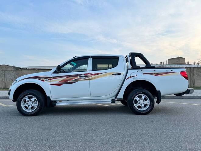 Mitsubishi L200 2013, 303,000 km - 2.5 l - Bakı