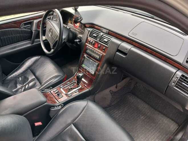 Mercedes E 280 1999, 254,677 km - 2.8 l - Bakı