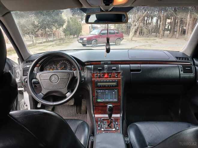Mercedes E 280 1999, 254,677 km - 2.8 l - Bakı