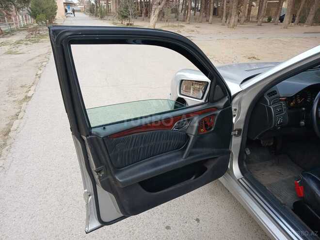 Mercedes E 280 1999, 254,677 km - 2.8 l - Bakı