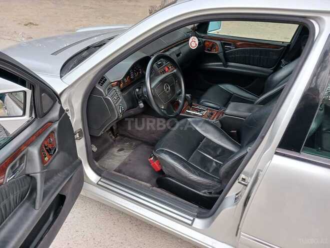 Mercedes E 280 1999, 254,677 km - 2.8 l - Bakı