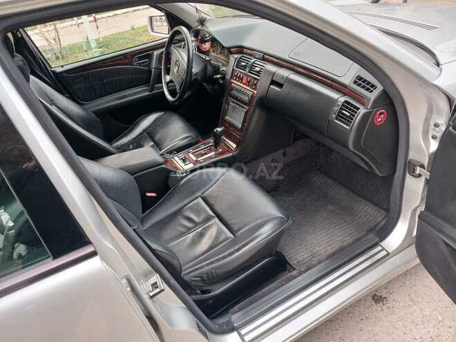 Mercedes E 280 1999, 254,677 km - 2.8 l - Bakı