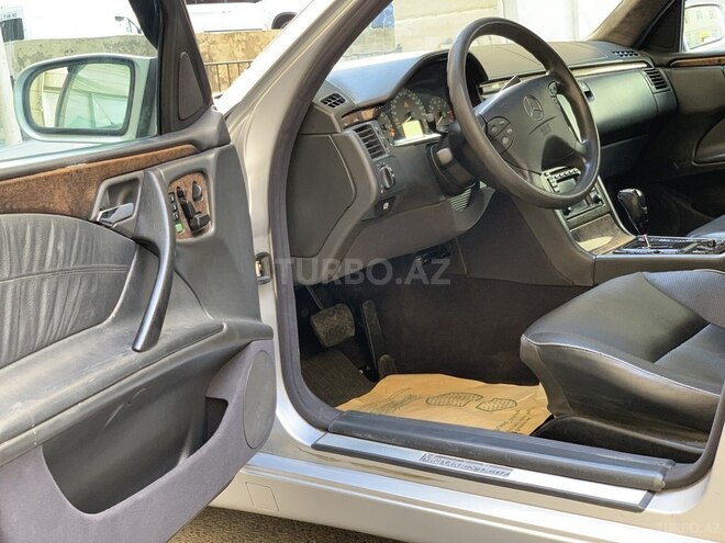 Mercedes E 320 2001, 100,000 km - 3.2 l - Bakı