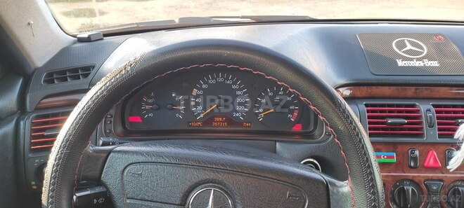 Mercedes E 240 1999, 357,315 km - 2.4 l - Bakı