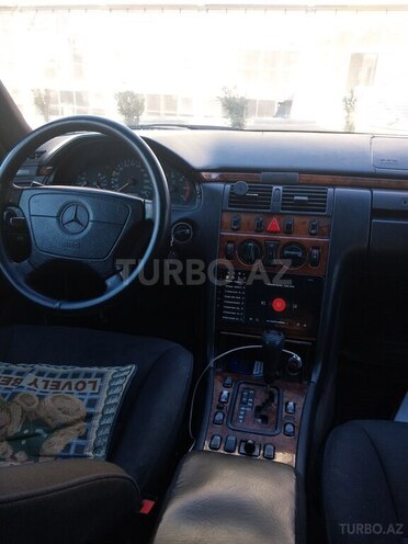 Mercedes E 220 1998, 421,700 km - 2.2 l - Bakı