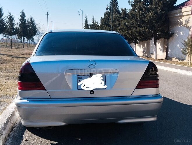 Mercedes C 240 2000, 372,900 km - 2.4 л - Balakən