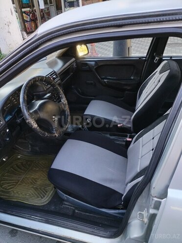 Opel Vectra 1989, 643,215 km - 1.6 l - Zaqatala