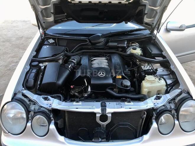 Mercedes E 240 1999, 211,000 km - 2.4 л - Samux