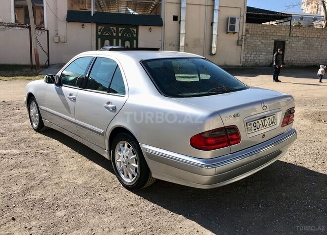 Mercedes E 240 1999, 211,000 km - 2.4 л - Samux