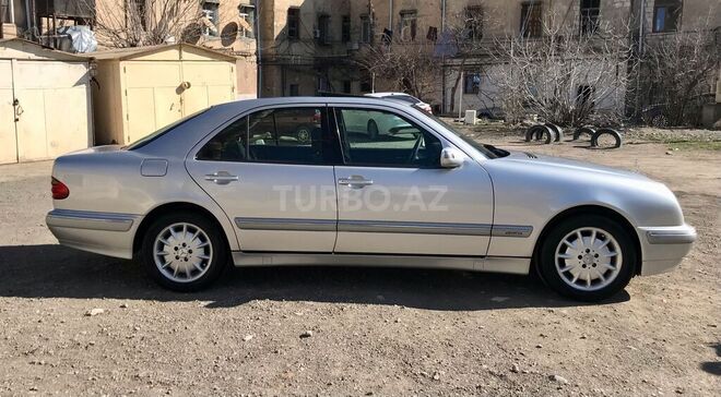 Mercedes E 240 1999, 211,000 km - 2.4 л - Samux