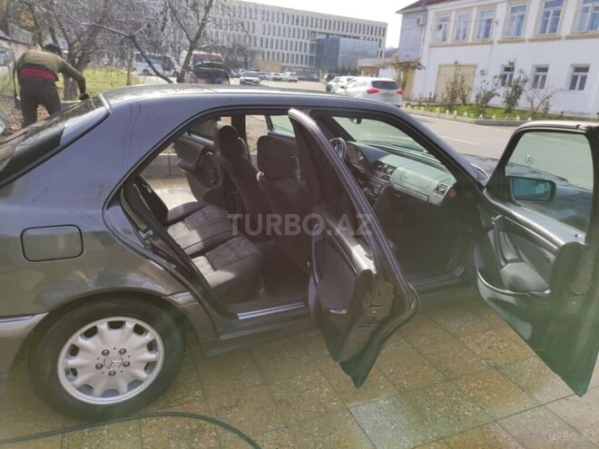 Mercedes C 200 1999, 358,000 km - 2.0 л - Quba
