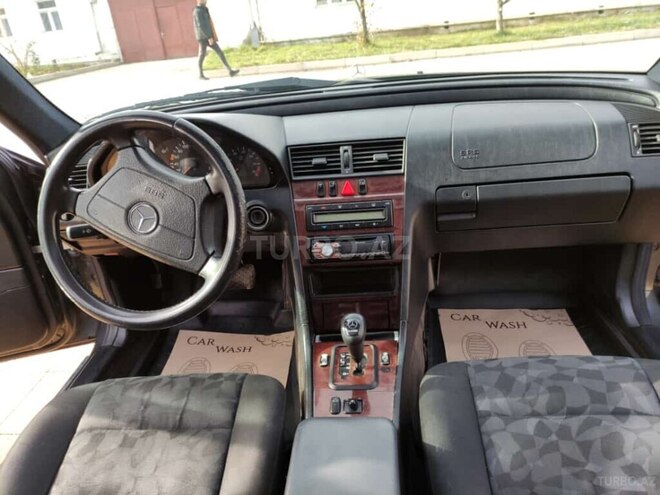 Mercedes C 200 1999, 358,000 km - 2.0 л - Quba