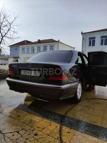 Mercedes C 200 1999, 358,000 km - 2.0 л - Quba