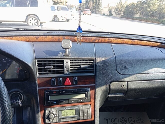 Mercedes C 240 1999, 162,000 km - 2.4 л - Yevlax