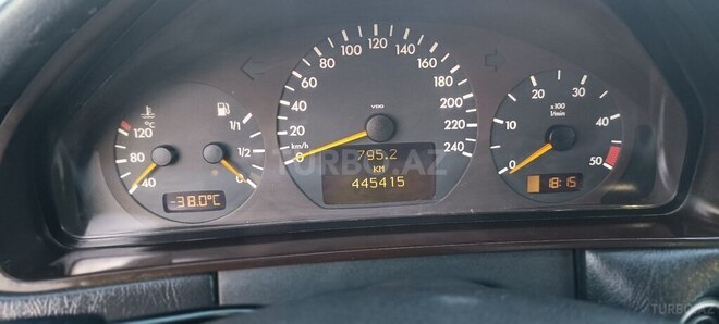 Mercedes E 220 1999, 445,000 km - 2.2 л - Gəncə