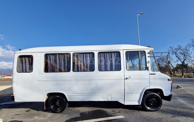 Mercedes 410 D 1990, 300,000 km - 3.0 l - Zaqatala