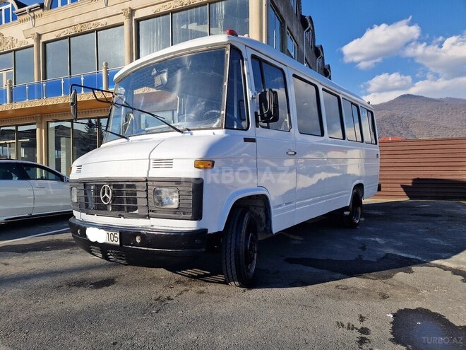 Mercedes 410 D 1990, 300,000 km - 3.0 l - Zaqatala