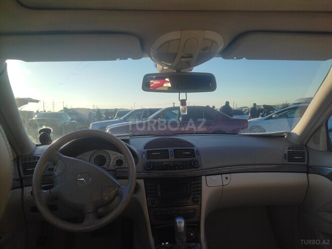 Mercedes E 320 2002, 297,000 km - 3.2 l - Quba