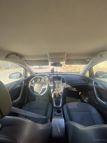 Opel Astra 2011, 180,000 km - 1.4 l - Bakı