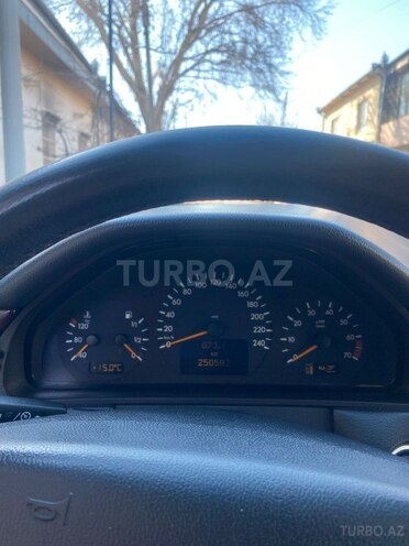 Mercedes E 200 2000, 250,000 km - 2.0 l - Gəncə