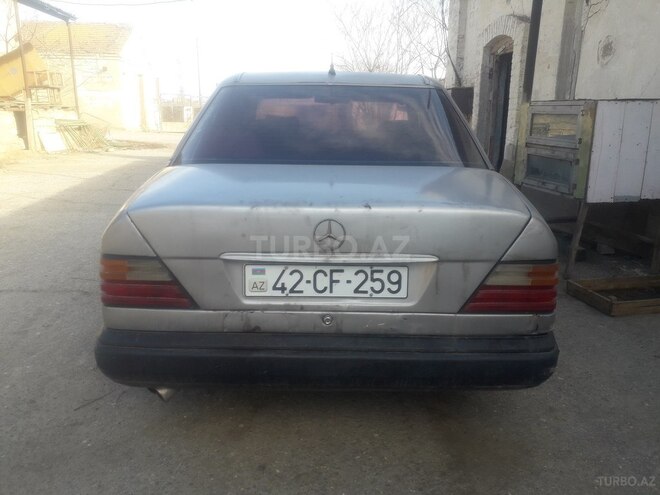 Mercedes E 250 1991, 286,000 km - 2.5 l - Bakı