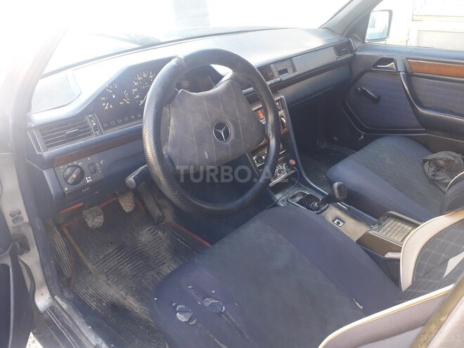 Mercedes E 250 1991, 286,000 km - 2.5 l - Bakı