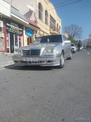 Mercedes C 230 2000, 409,000 km - 2.3 l - Qax