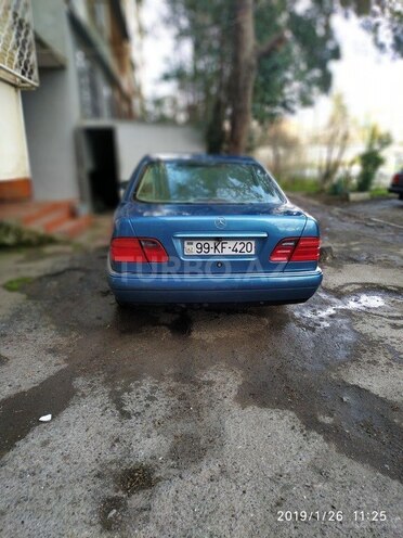 Mercedes E 240 1999, 269,000 km - 2.4 л - Bakı