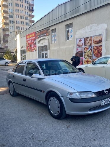 Opel Vectra 1998, 235,000 km - 1.6 л - Sumqayıt
