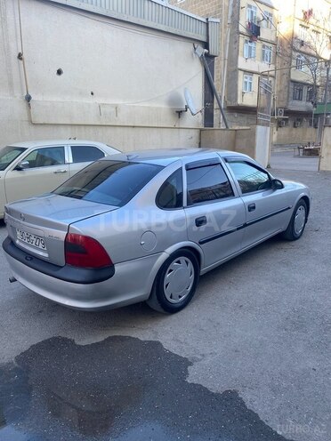 Opel Vectra 1998, 235,000 km - 1.6 л - Sumqayıt