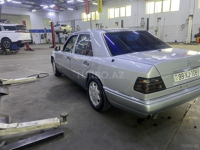 Mercedes E 220 1994, 497,000 km - 2.2 l - Bakı