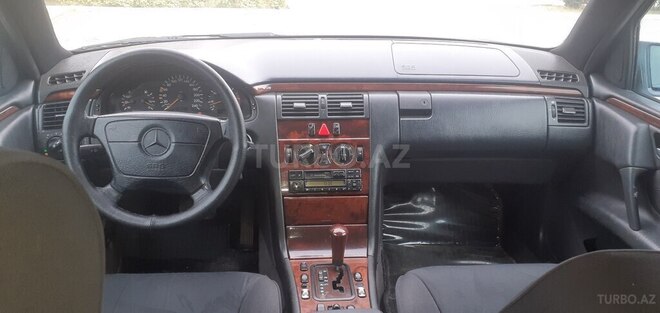 Mercedes E 220 1998, 374,100 km - 2.2 l - Bərdə