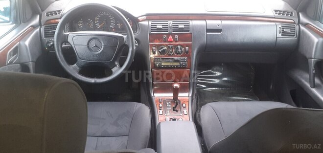 Mercedes E 220 1998, 374,100 km - 2.2 l - Bərdə