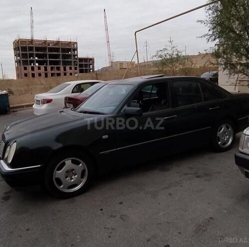 Mercedes E 240 1998, 334,000 km - 2.4 l - Naftalan