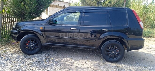 Nissan X-Trail 2001, 32,000 km - 2.0 л - Salyan