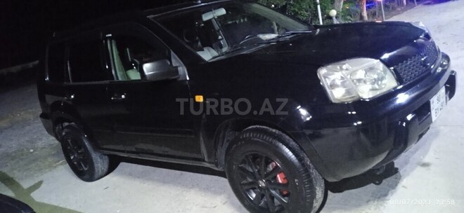 Nissan X-Trail 2001, 32,000 km - 2.0 л - Salyan