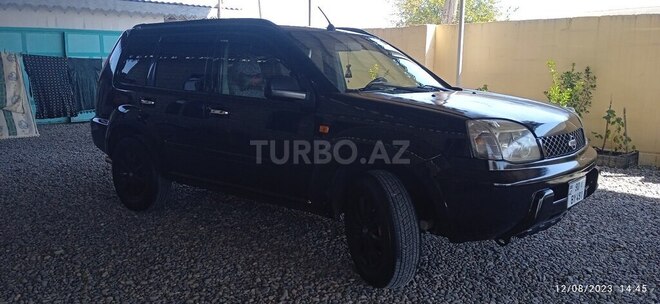 Nissan X-Trail 2001, 32,000 km - 2.0 л - Salyan