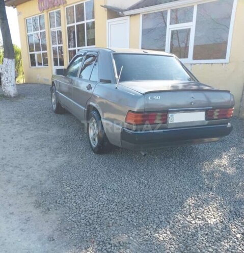 Mercedes 190 1992, 300,000 km - 2.0 л - Astara