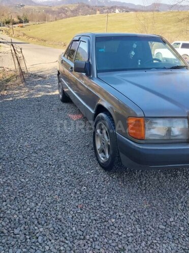 Mercedes 190 1992, 300,000 km - 2.0 л - Astara