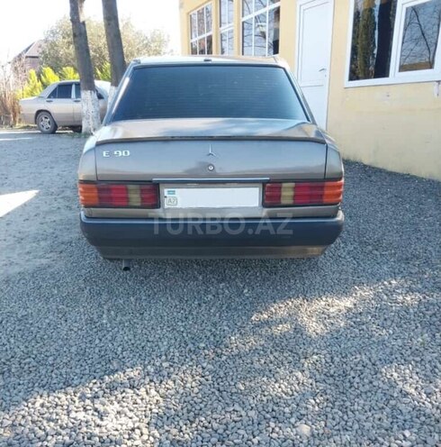 Mercedes 190 1992, 300,000 km - 2.0 л - Astara