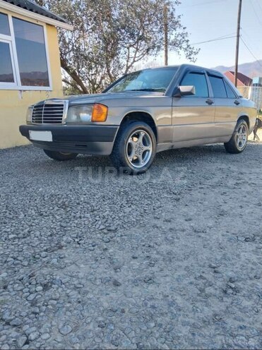 Mercedes 190 1992, 300,000 km - 2.0 л - Astara