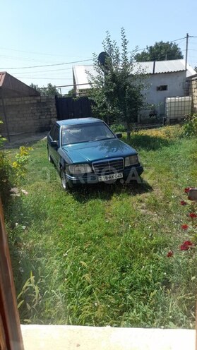 Mercedes E 220 1995, 436,000 km - 2.2 l - Xızı